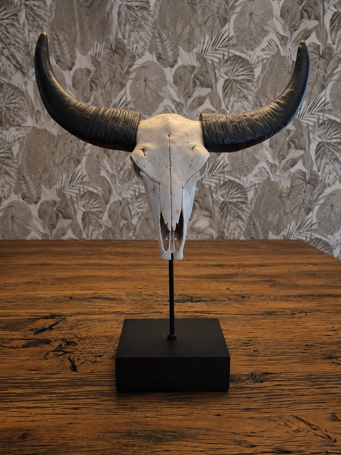 Decoratieve buffelschedel op standaard, Ophalen, Nieuw, Beeldje of Figuurtje