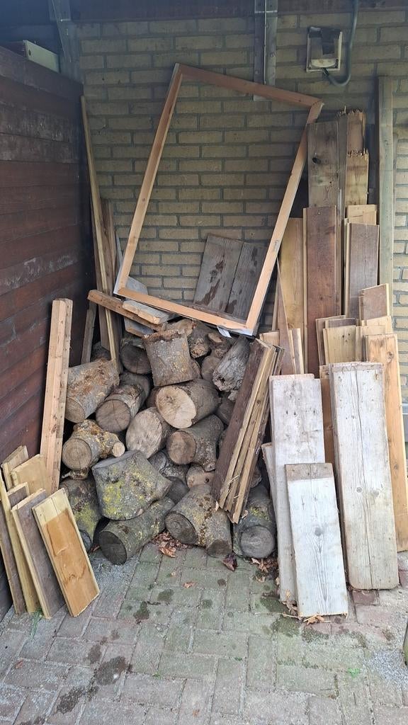Diverse houtblokken en planken voor brandhout, Tuin en Terras, Haardhout, Minder dan 3 m³, Ophalen, Overige houtsoorten, Blokken