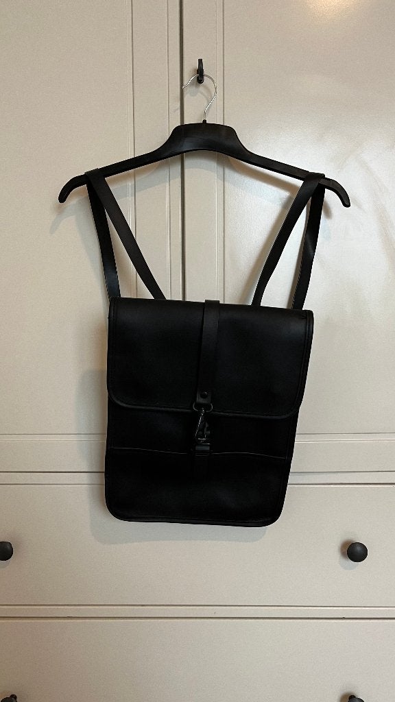 Backpack Black, 25 tot 40 cm, Zo goed als nieuw, Waterdicht, 30 tot 45 cm