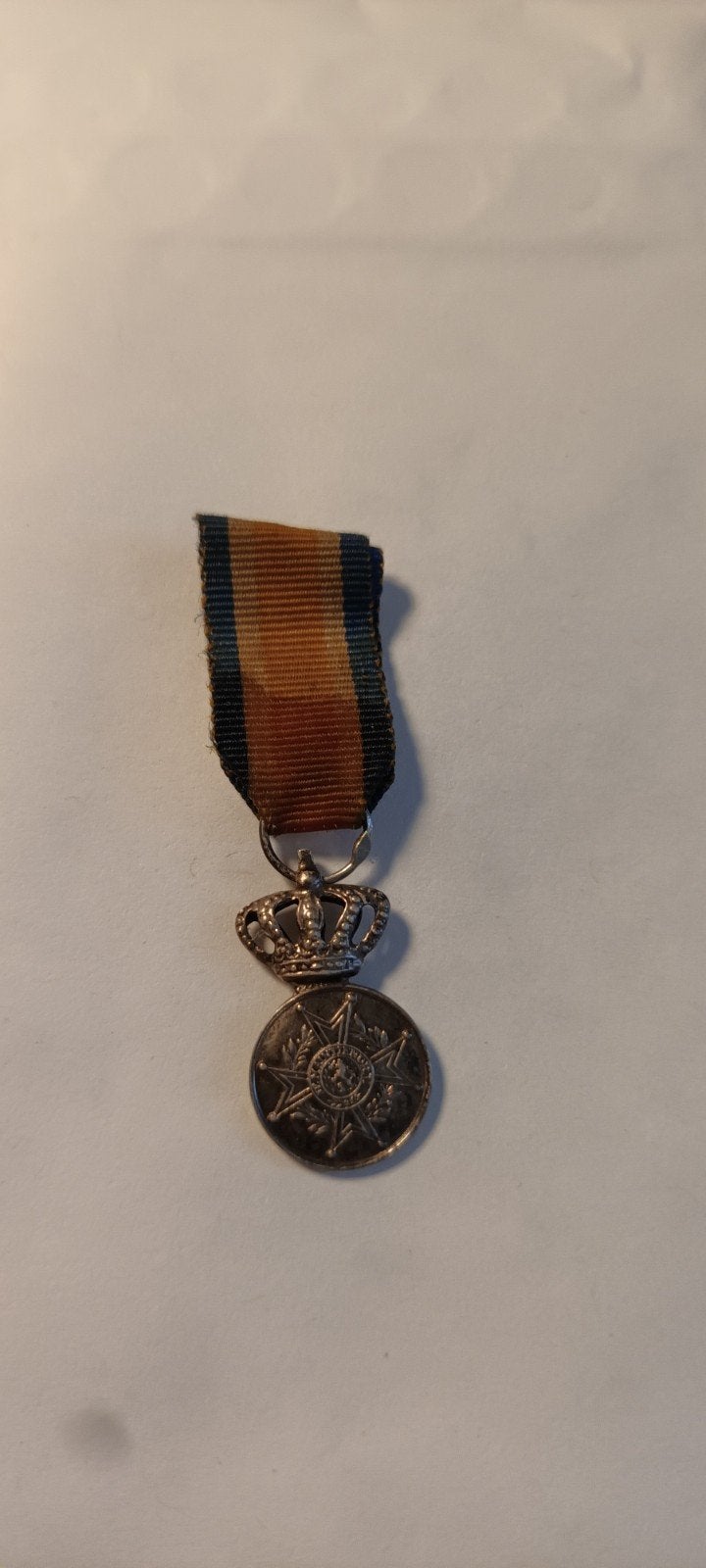 Oude Nederlandse Medaille  en Lint ONDERSCHEIDING, Ophalen of Verzenden, Zilver, Nederland
