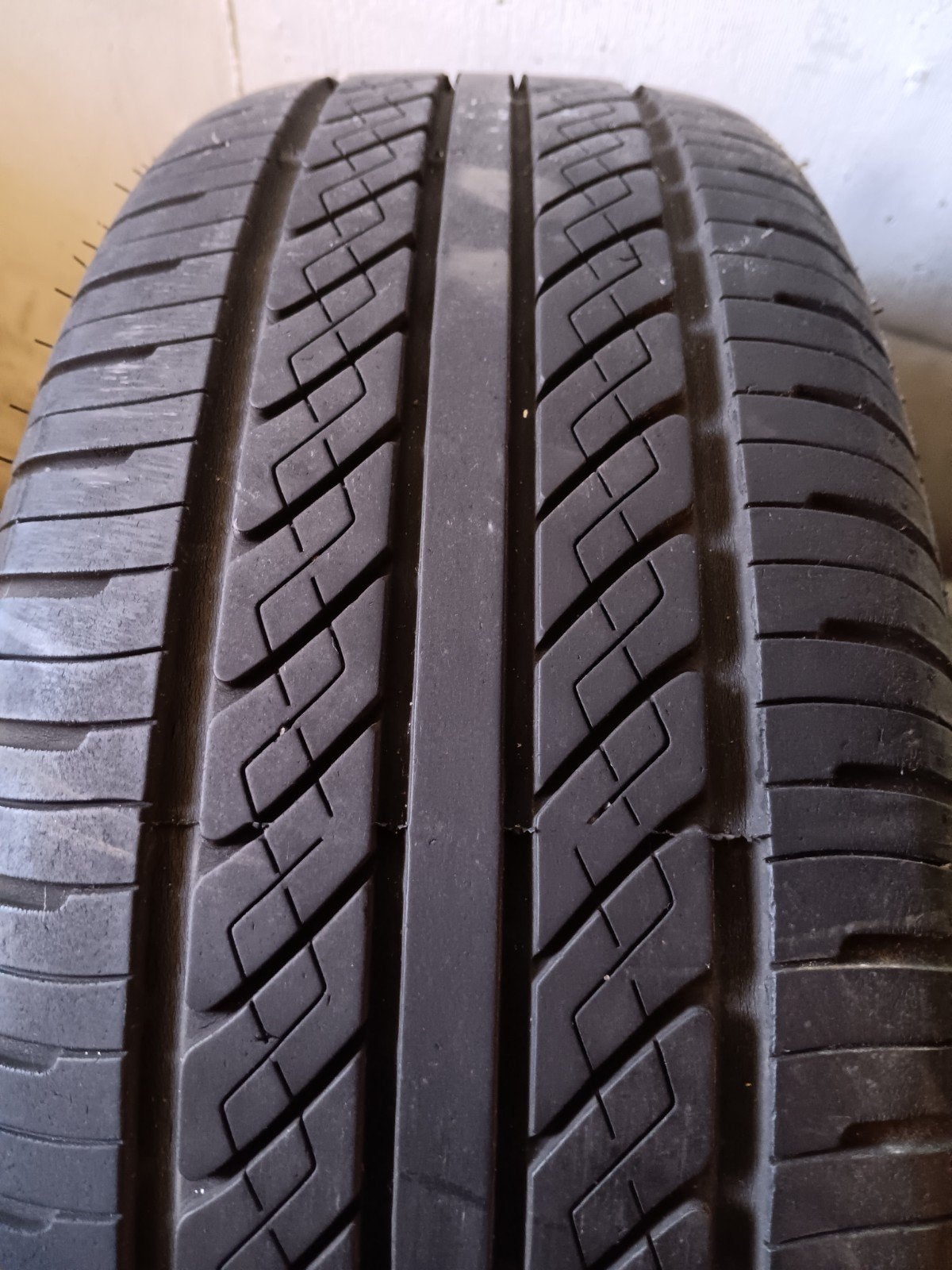 twee banden Achilles 185/65/14, Ophalen, Ford