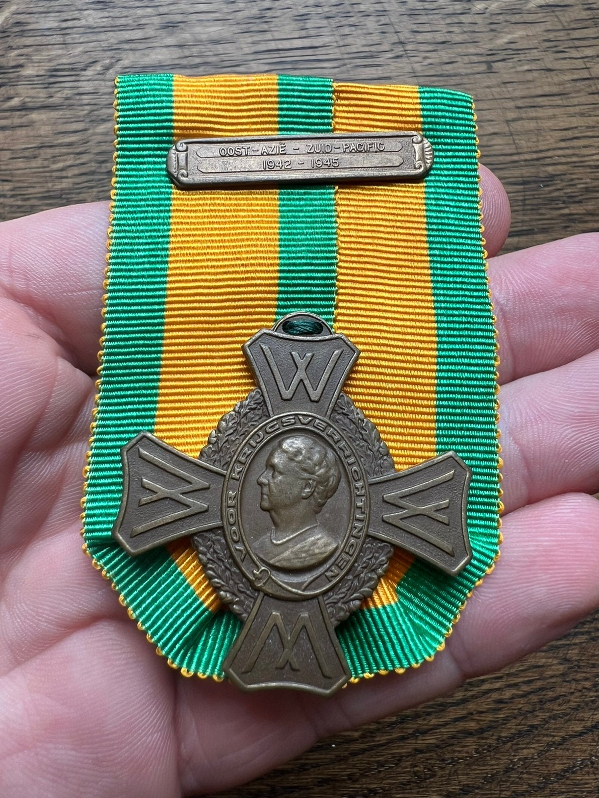 Nederlands medaille OHK oorlogsherinneringskruis Oost Azië, Verzamelen, Verzenden, Nederland, Boek of Tijdschrift