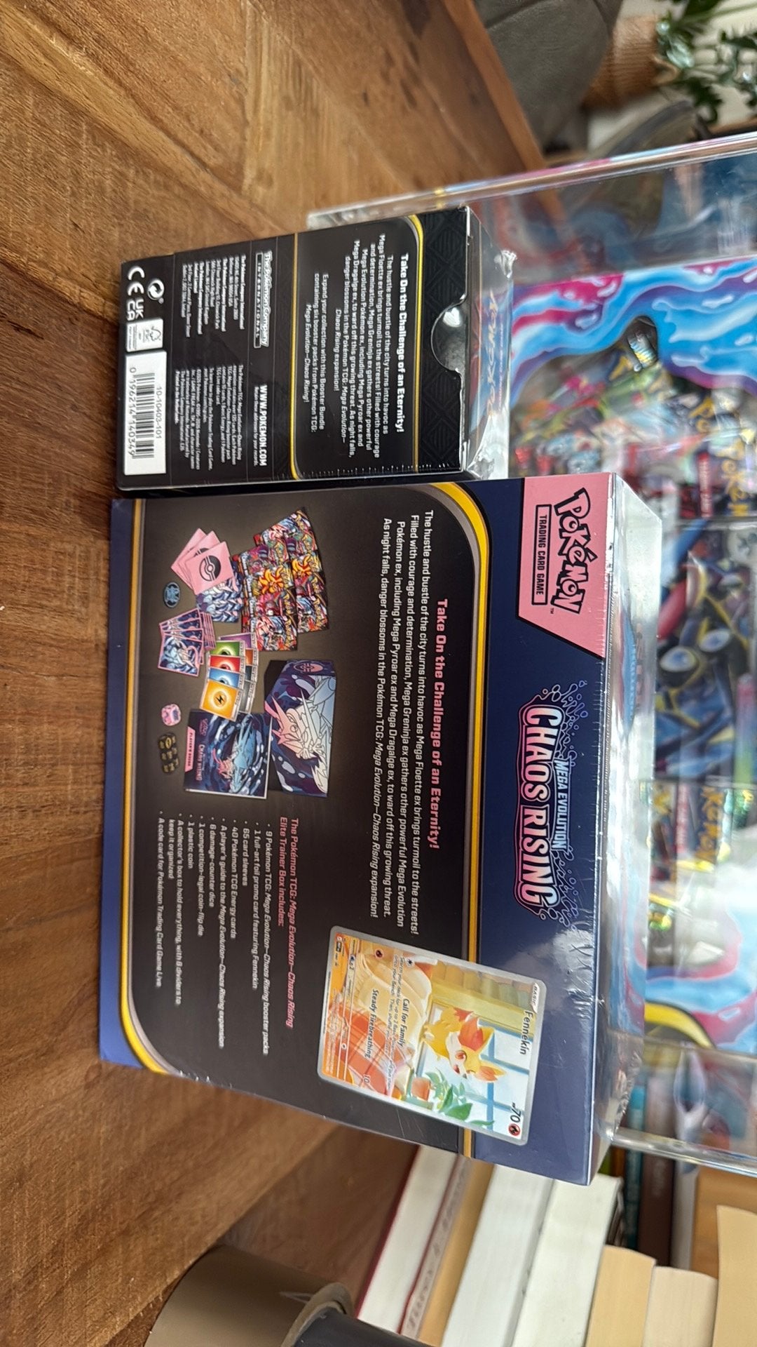 SUPER DEAL! Chaos Rising - ETB+ Booster Bundle, Verzenden, Zo goed als nieuw