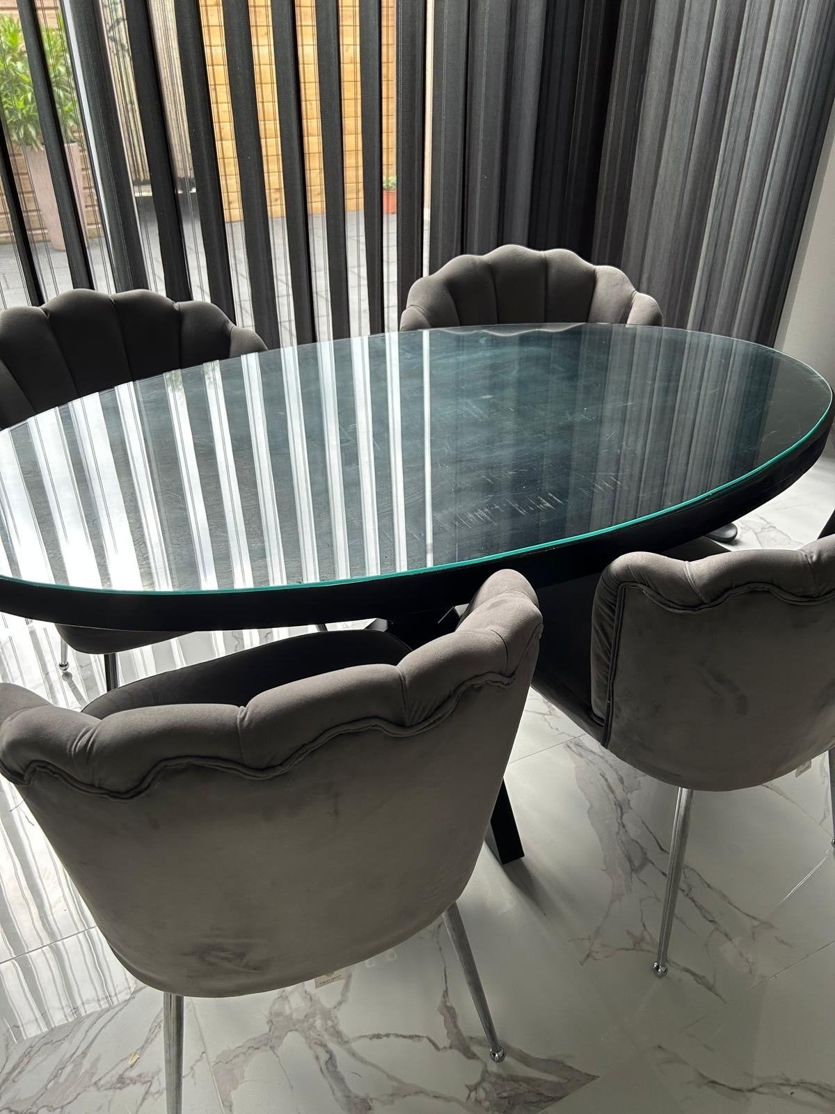 Eettafel met beschermd glas en 4 velvet stoelen, Ophalen, Gebruikt, 100 tot 150 cm, Glas