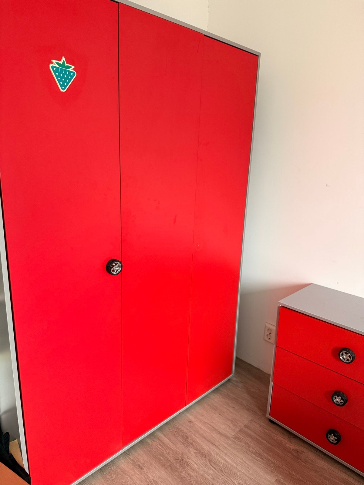 Cilek kasten set: 2 kledingkasten en 1 ladekast, Ophalen, Gebruikt, Met lade(s), 150 tot 200 cm