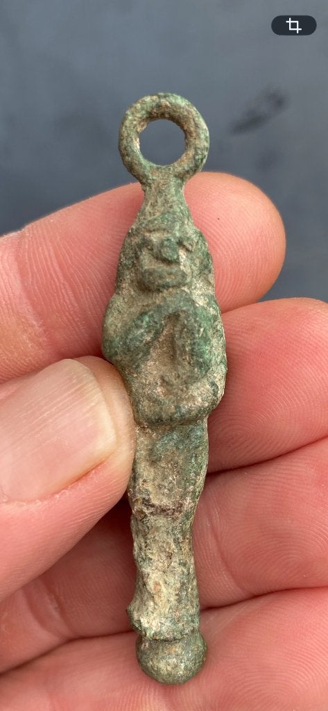 Bodemvondst bronzen Romeins / Kelt beeldje hanger Frankrijk., Verzenden, Brons