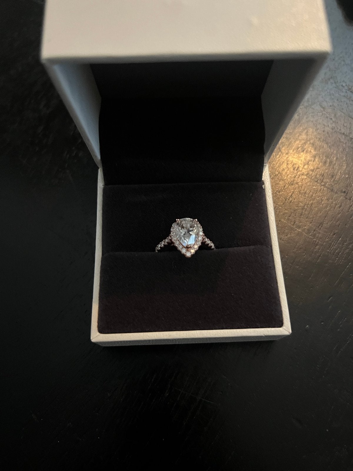 Prachtige Moissanite ring - Peer geslepen, Sieraden, Tassen en Uiterlijk, Overige kleuren, Nieuw, Ophalen of Verzenden, Kleiner dan 17