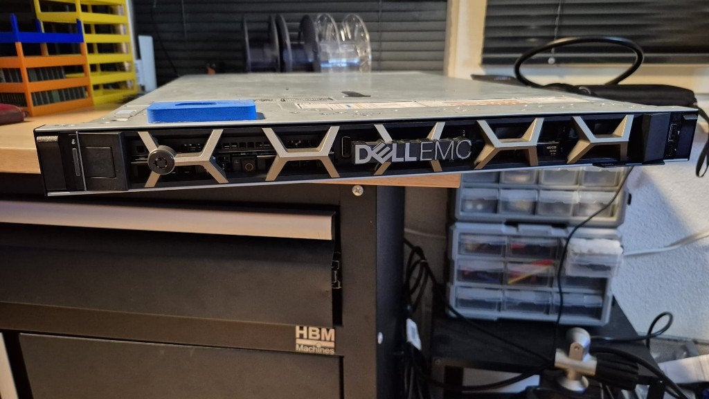Dell PowerEdge R440 - Intel Xeon Silver 4208 - 80GB RAM, 2 tot 3 Ghz, N.v.t. (ondersteuning verloopt via de officiële Dell supportkanalen)