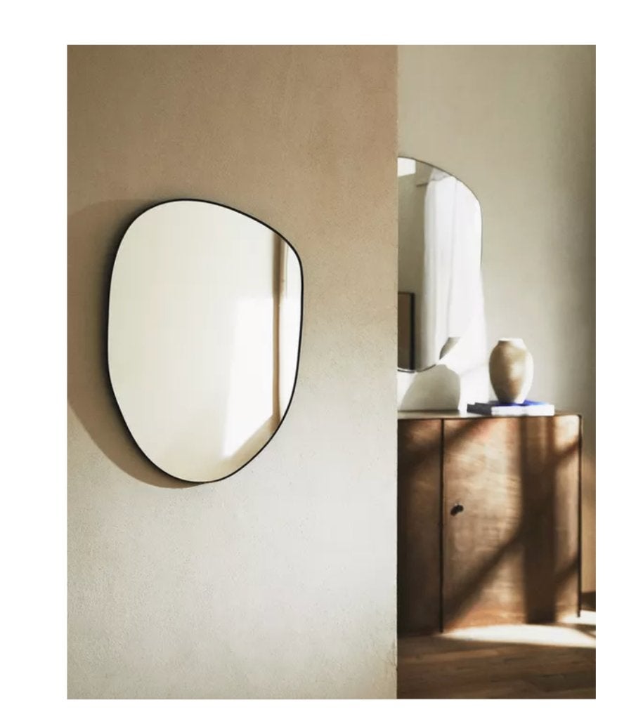 Zara Home grote asymmetrische wandspiegel – zwart frame, Huis en Inrichting, Ophalen, Zo goed als nieuw, Minder dan 100 cm, Ovaal