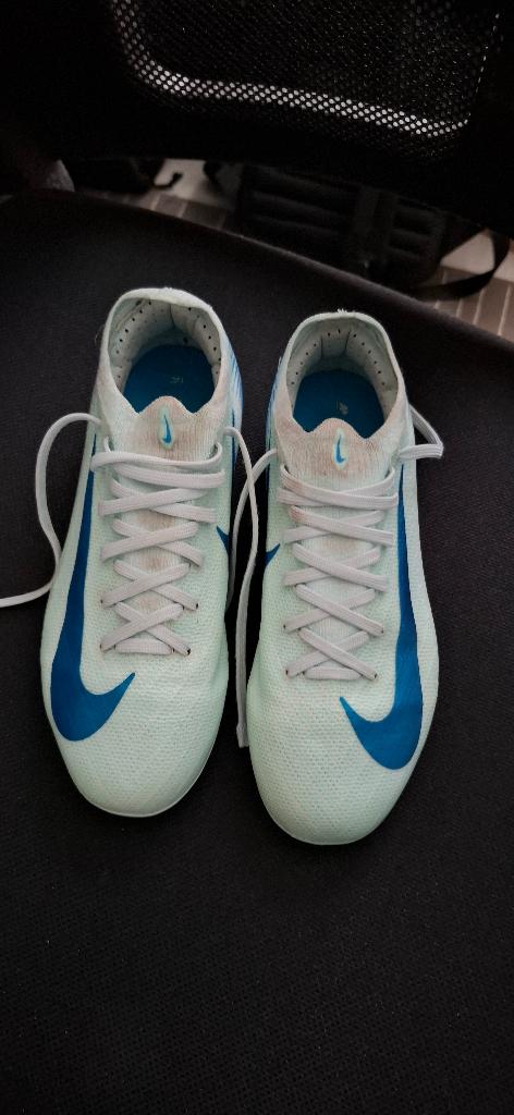 nike phantom voetbalschoenen maat 33 lichtblauw, Sport en Fitness, Voetbal, Ophalen, Maat XS of kleiner, Schoenen, Zo goed als nieuw