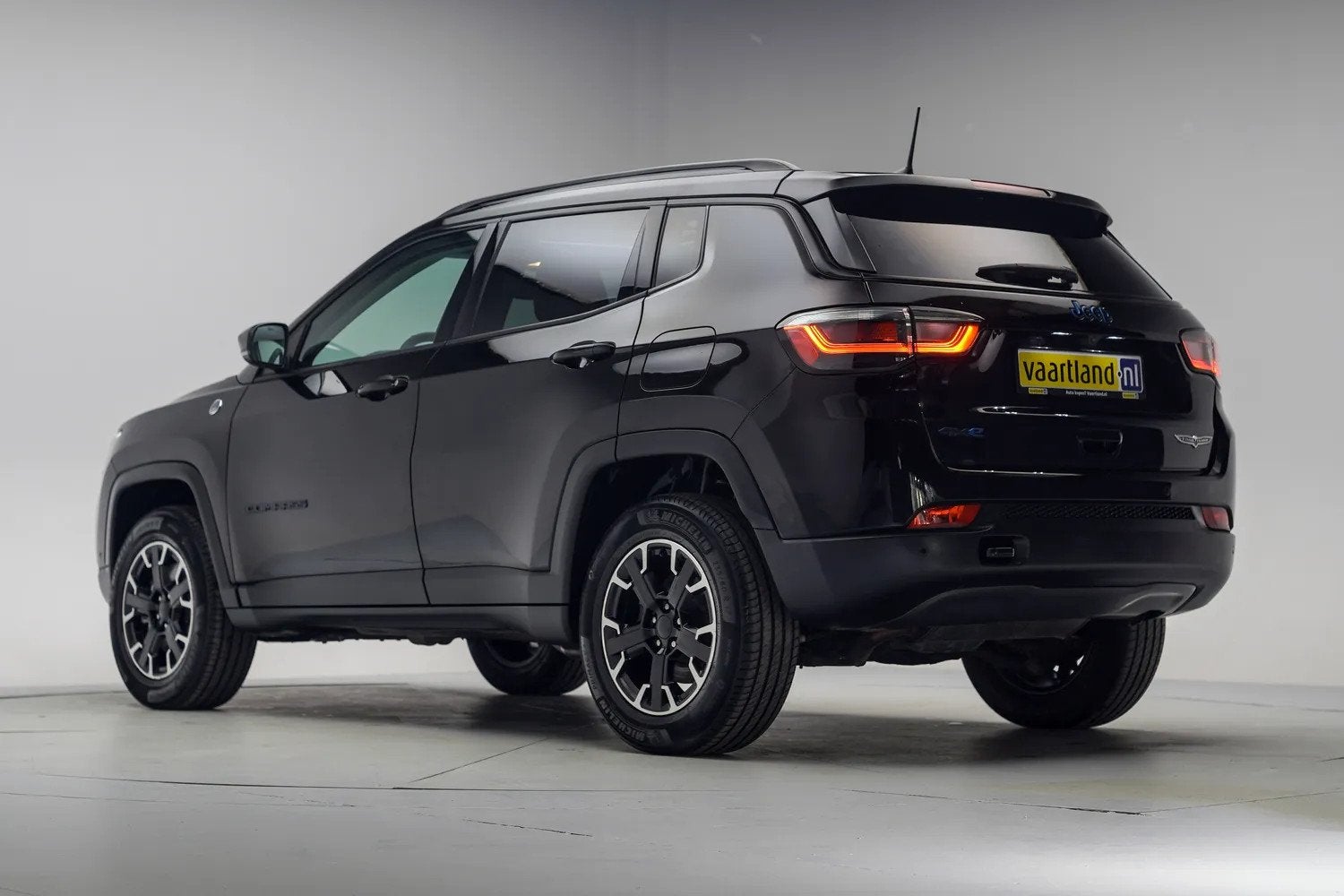 Jeep Compass 4xe 240 Plug-in Hybrid Trailhawk [ Panorama Nav, Automaat, 4 cilinders, Automatische klimaatregeling, Zwart