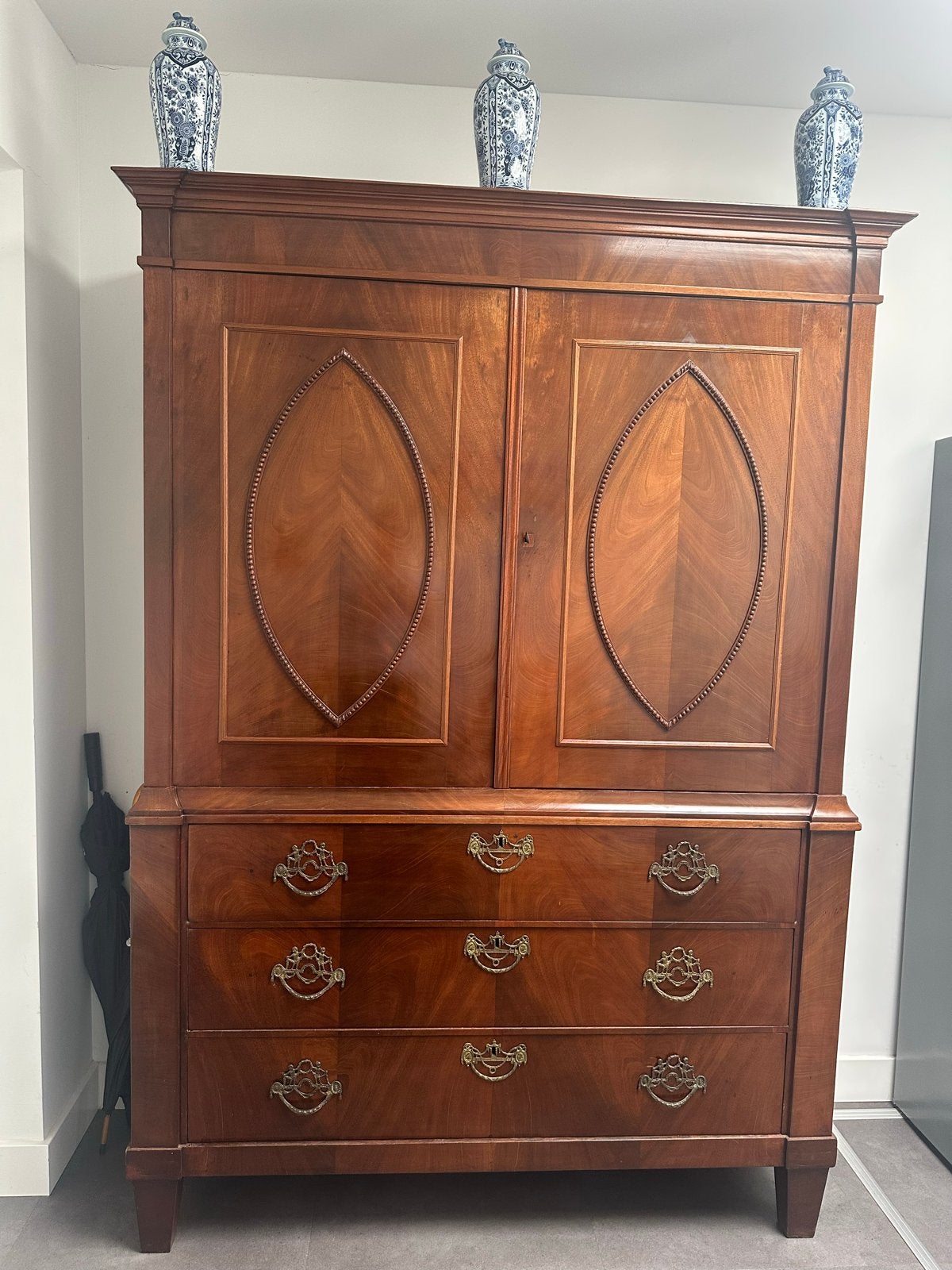 Louis Seize kabinet, antiek, mahonie, Ophalen