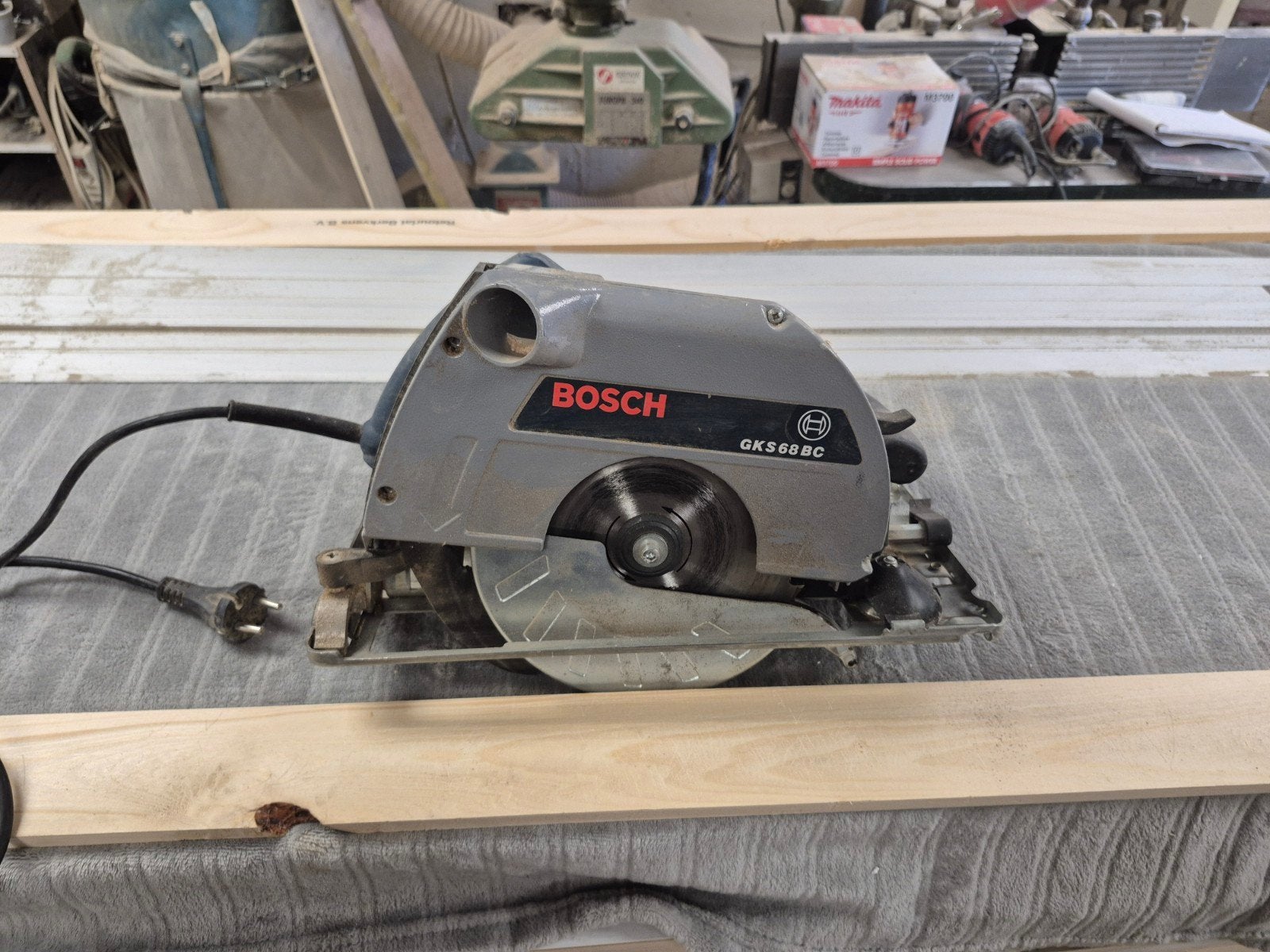 Bosch GKS 68 BC Cirkelzaag met geleiderail, Ophalen, Gebruikt, Cirkelzaag, 70 mm of meer