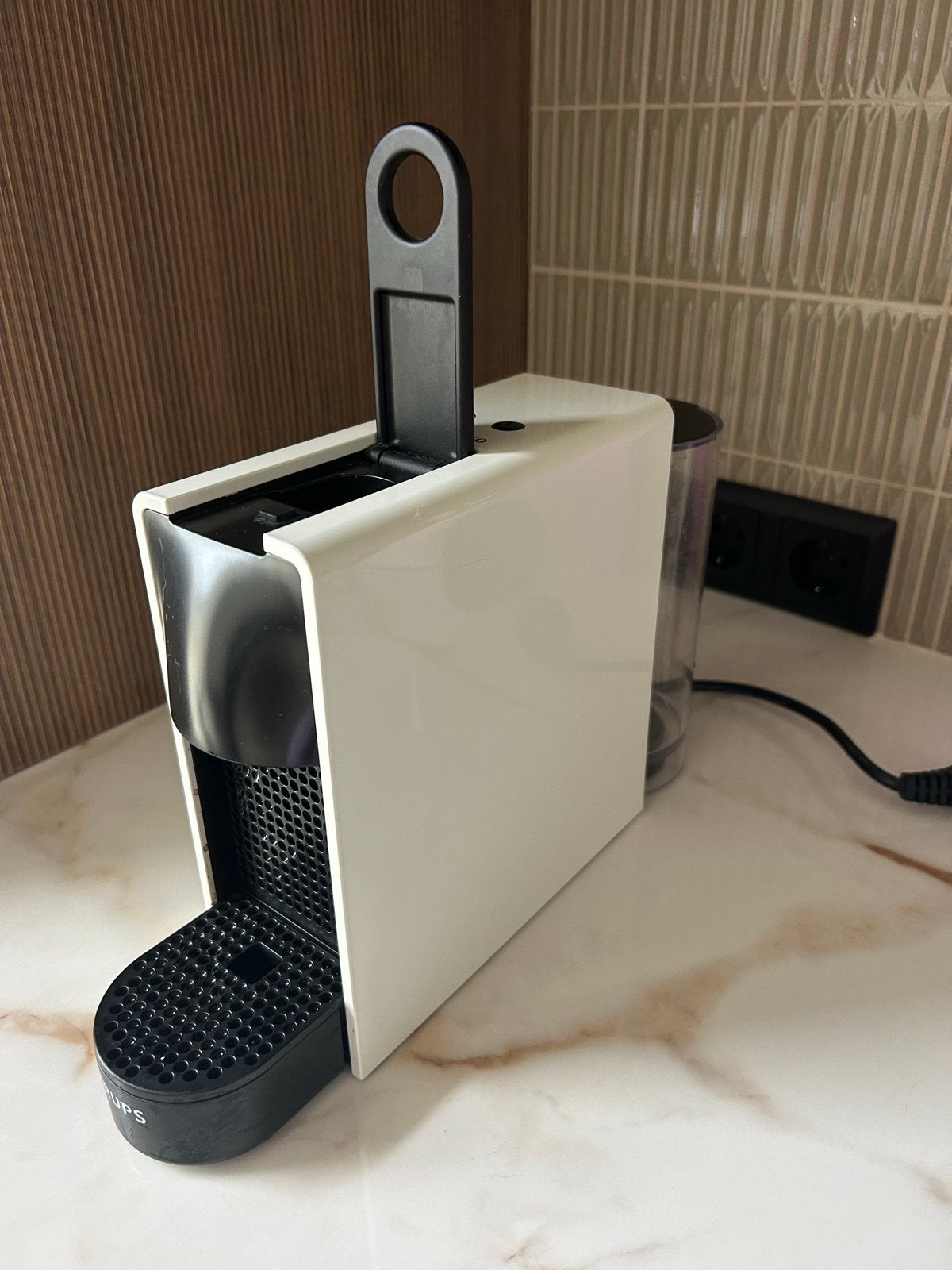 Krups Nespresso Essenza Mini XN1101 Wit, Espresso apparaat, Ophalen of Verzenden, Zo goed als nieuw, 1 kopje