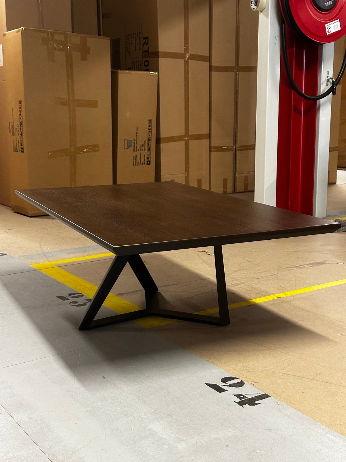 Salontafel - Donker Hout - Zwart Metalen Onderstel, Ophalen, 100 tot 150 cm, 50 tot 100 cm, Zo goed als nieuw