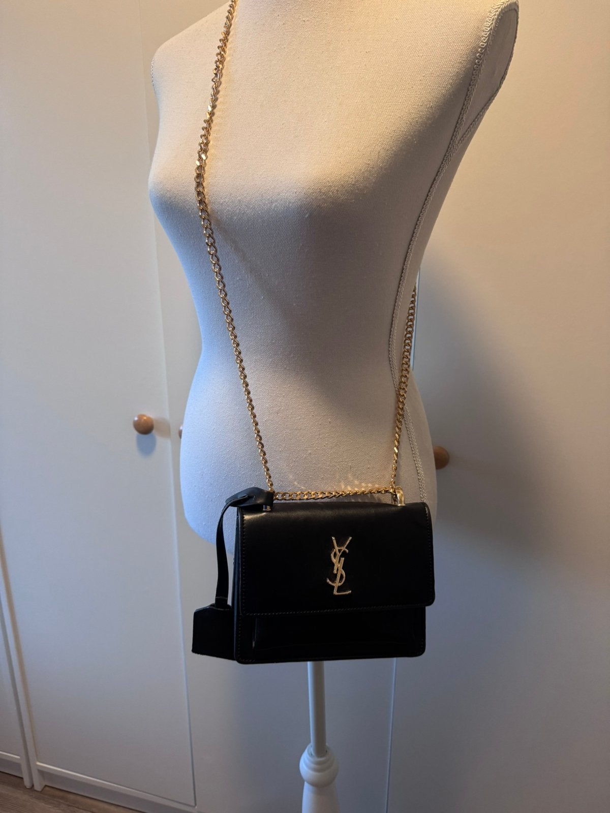 Zwart schoudertasje met YSL logo en chain, Ophalen of Verzenden, Zo goed als nieuw, Zwart