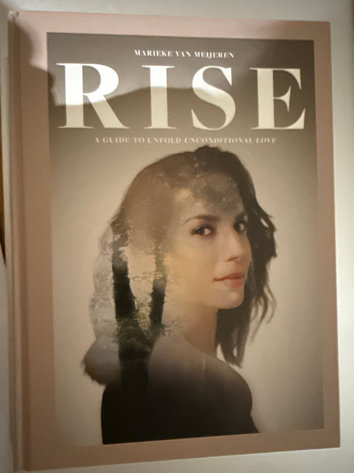 RISE: A Guide to Unfold Unconditional Love - Marieke van Mei, Ophalen of Verzenden, Zo goed als nieuw, Spiritualiteit algemeen