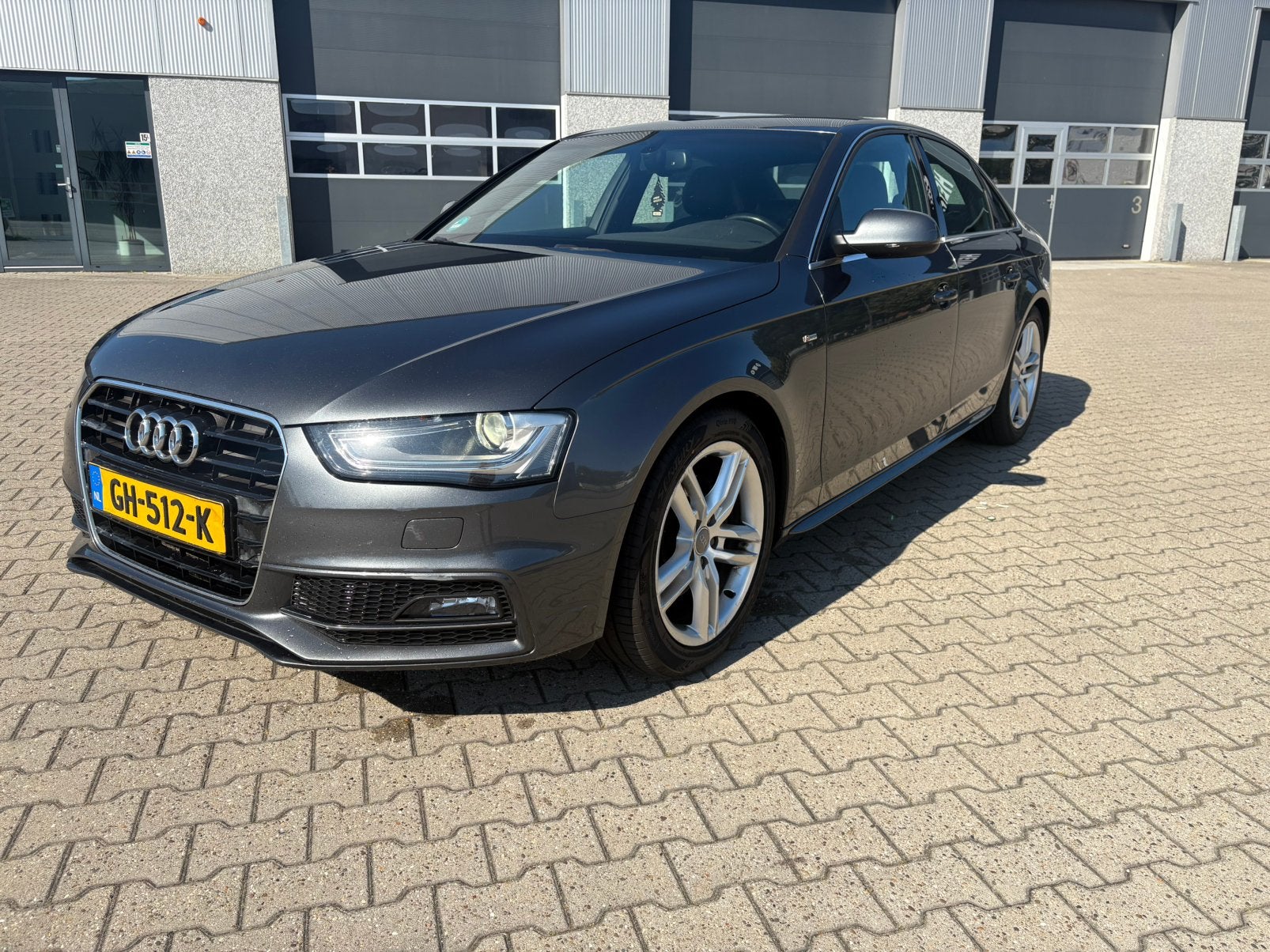 Audi A4 1.8 Tfsi 125KW Multitronic 2015 Grijs, Auto's, Audi, Zwart, 4 cilinders, Origineel Nederlands, 75 €/maand