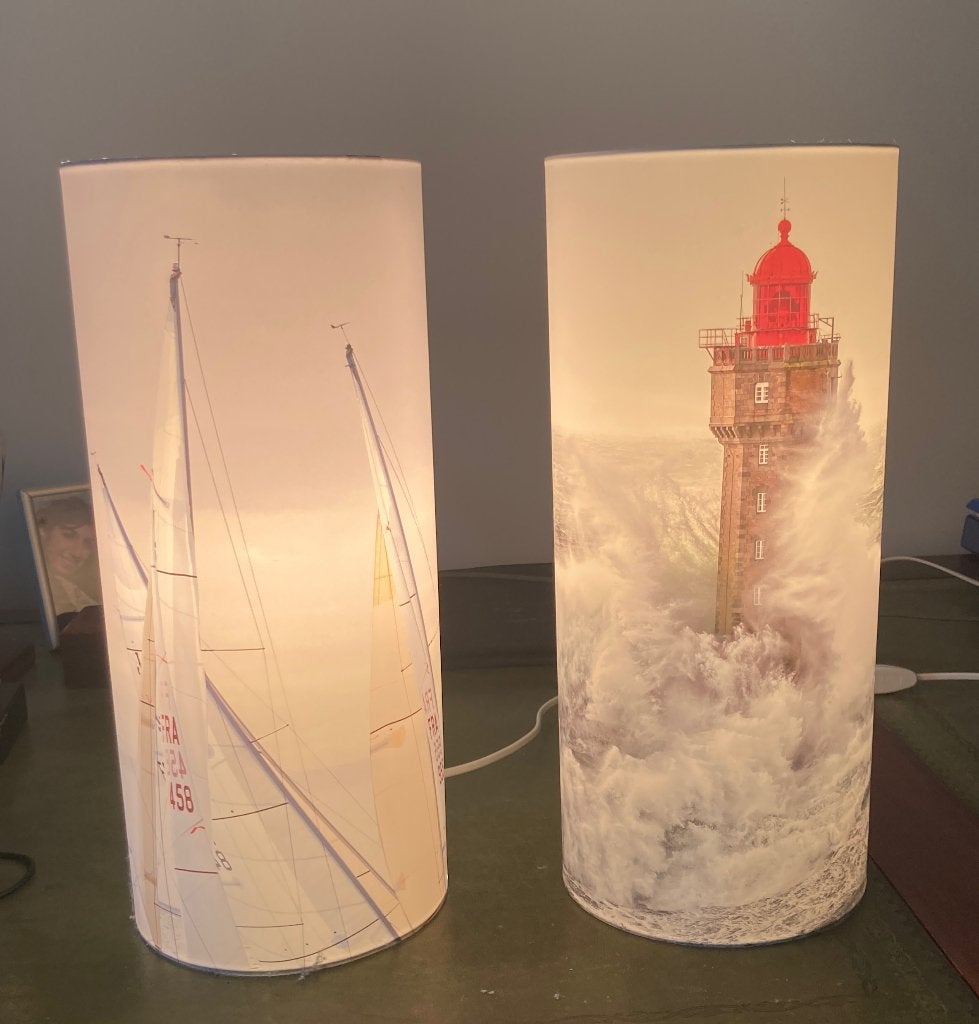 Twee schemerlampen , bedlampen, zeilboot en vuurtoren, Textiel, Overige stijlen, Wit, Met schakelaar
