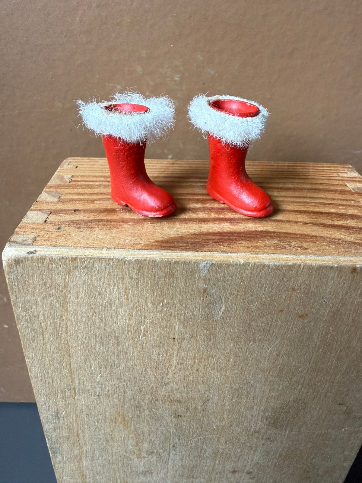 Laarzen voor kerstman - 2.5cm hoog - keramiek, Ophalen of Verzenden, Zo goed als nieuw, Poppenhuis