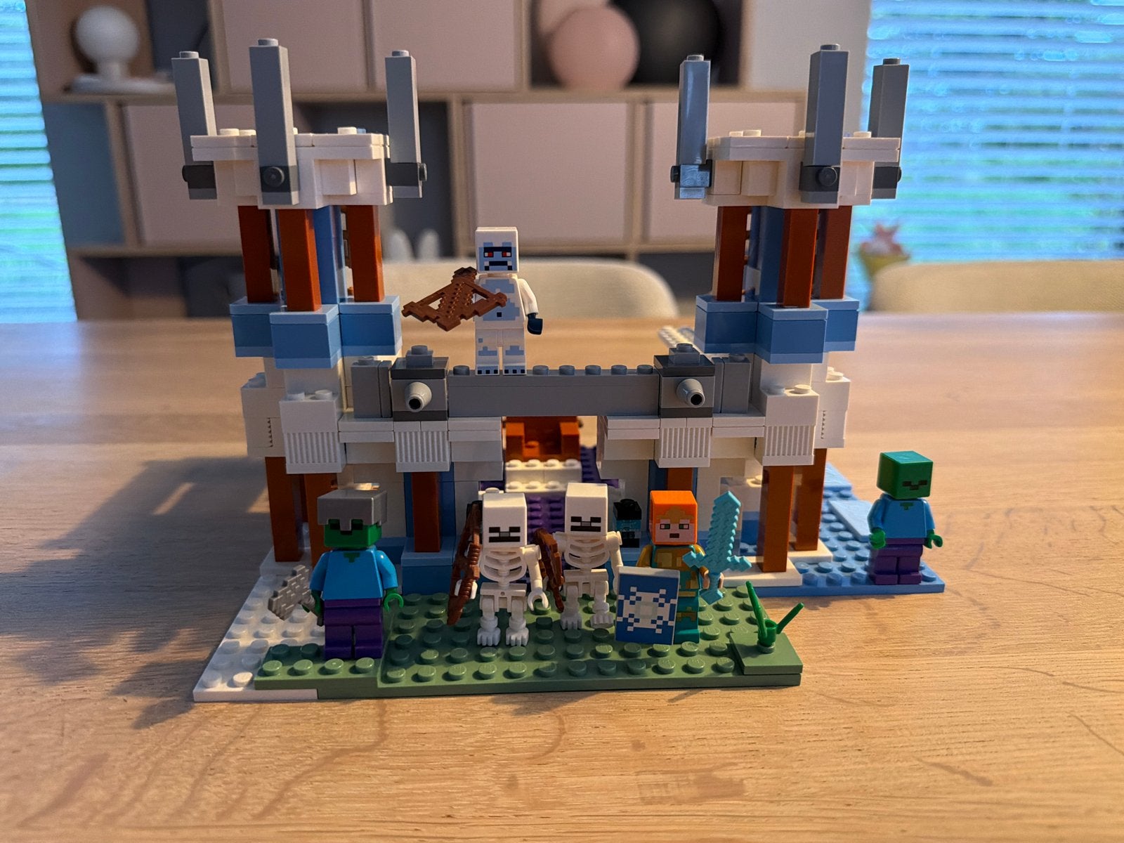 Lego Minecraft 21186 Het IJskasteel - Compleet met handleidi, Verzenden, Gebruikt