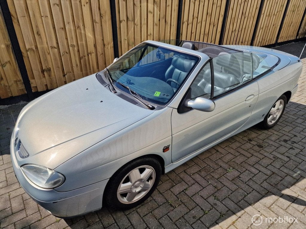 Renault Megane Cabrio 1.6-16V Apk nieuw Nap, Auto's, Renault, Voorwielaandrijving, Gebruikt, Zwart, 4 cilinders