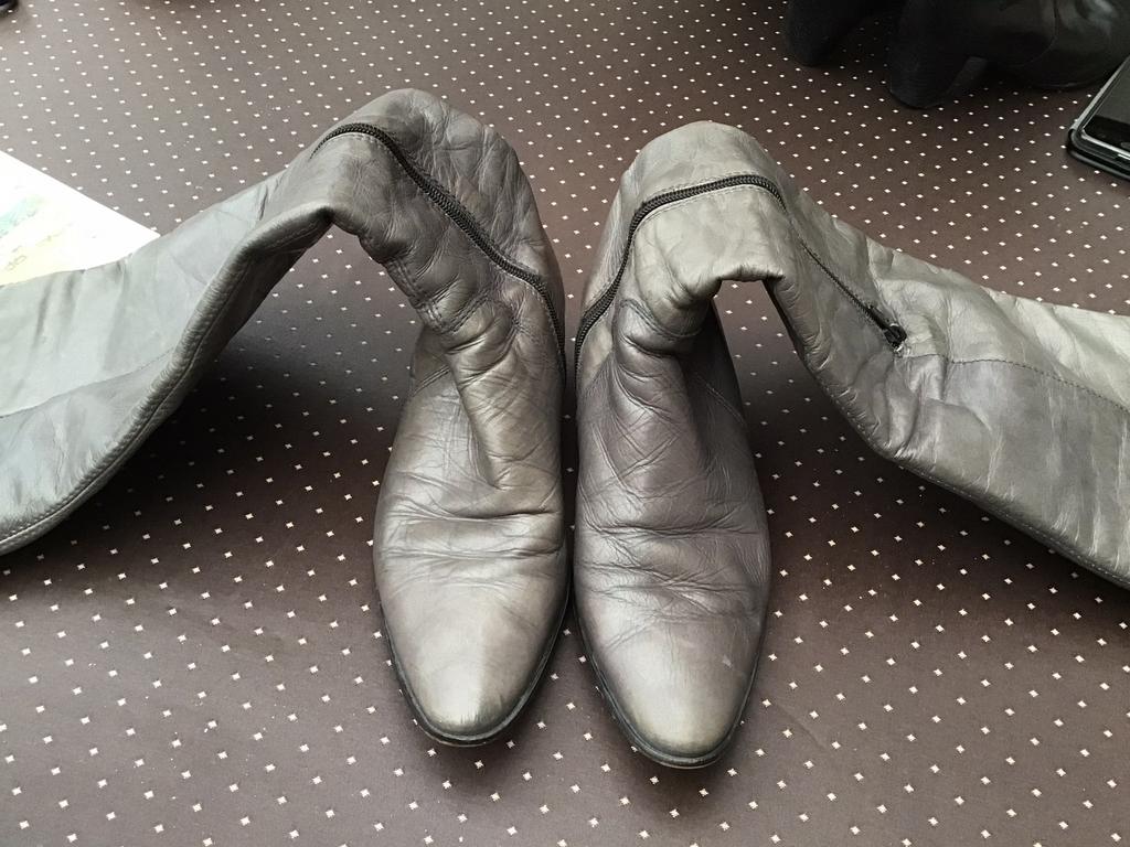 Grijze kaplaarzen 38 lage hak, Kleding | Dames, Schoenen, Ophalen of Verzenden, Zo goed als nieuw