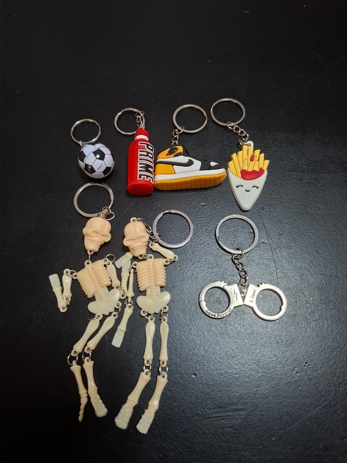 Diverse sleutelhangers: voetbal, Prime, sneaker, friet,, Ophalen of Verzenden, Nieuw, Overige typen