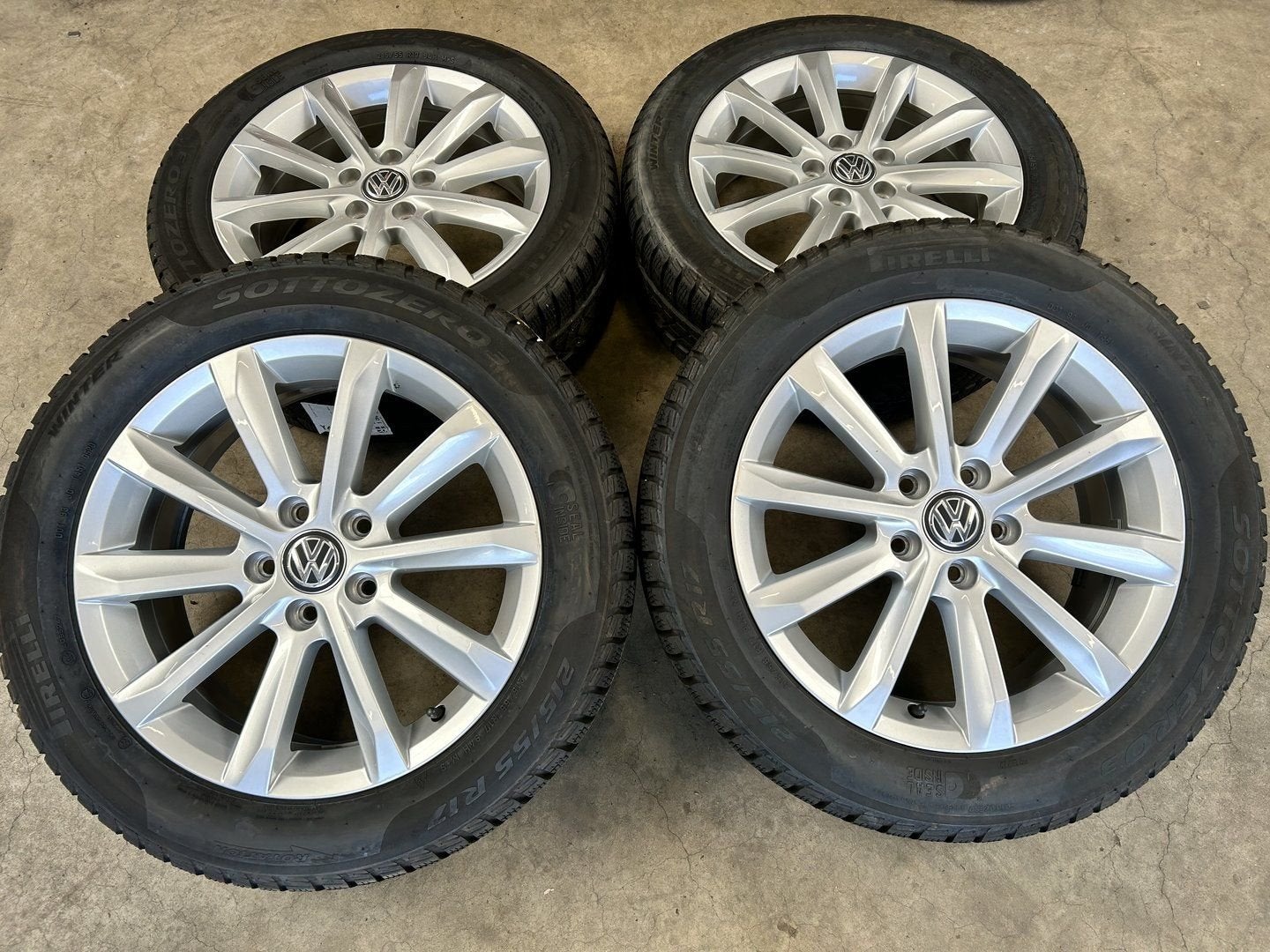 ✅ 17 inch originele Helsinki velgen + winterbanden VW Passat, Auto-onderdelen, -, -, Banden en Velgen, 17 inch