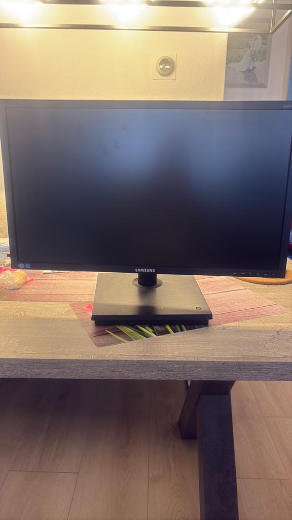 Samsung monitor werkt prima is overbodig, Computers en Software, Monitoren, Ophalen, Kantelbaar, Full HD, Zo goed als nieuw