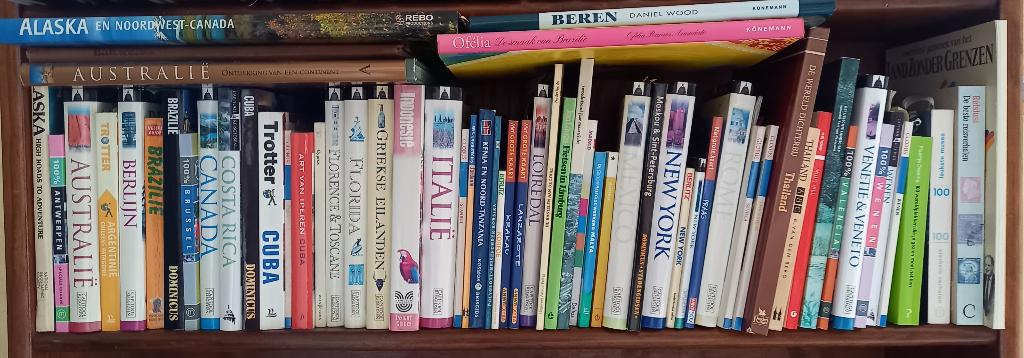 Reisgidsen (30) van verschillende landen en steden, Europa, Ophalen of Verzenden, Reisgids of -boek, Gelezen