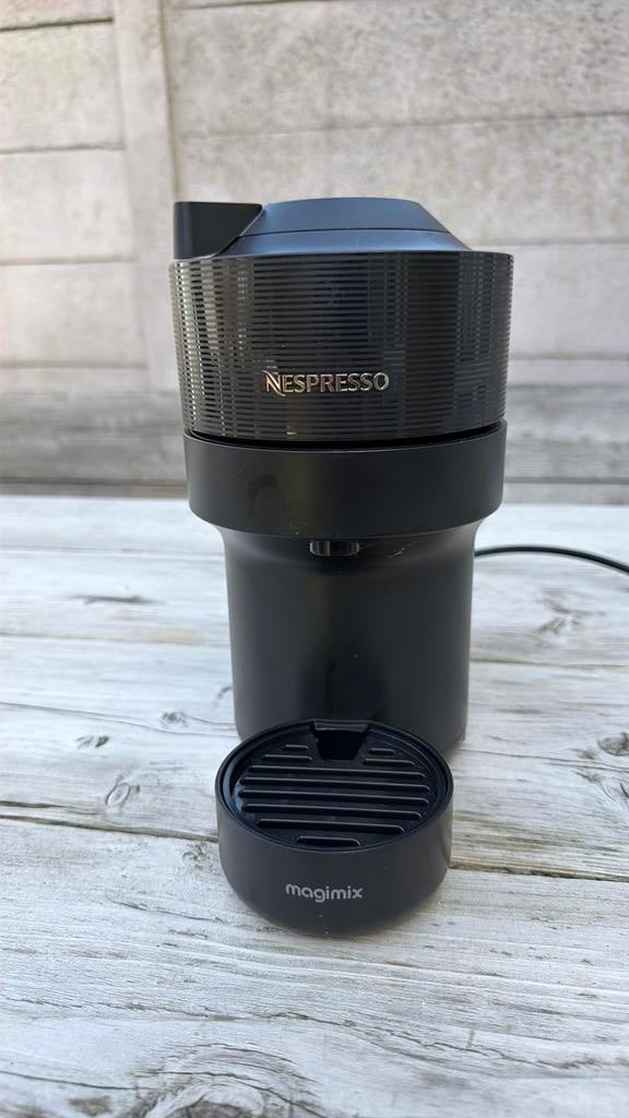 Zo goed als nieuwe Magimix Nespresso Vertuo M800, Witgoed en Apparatuur, Koffiezetapparaten, Zo goed als nieuw, Koffiepads en cups