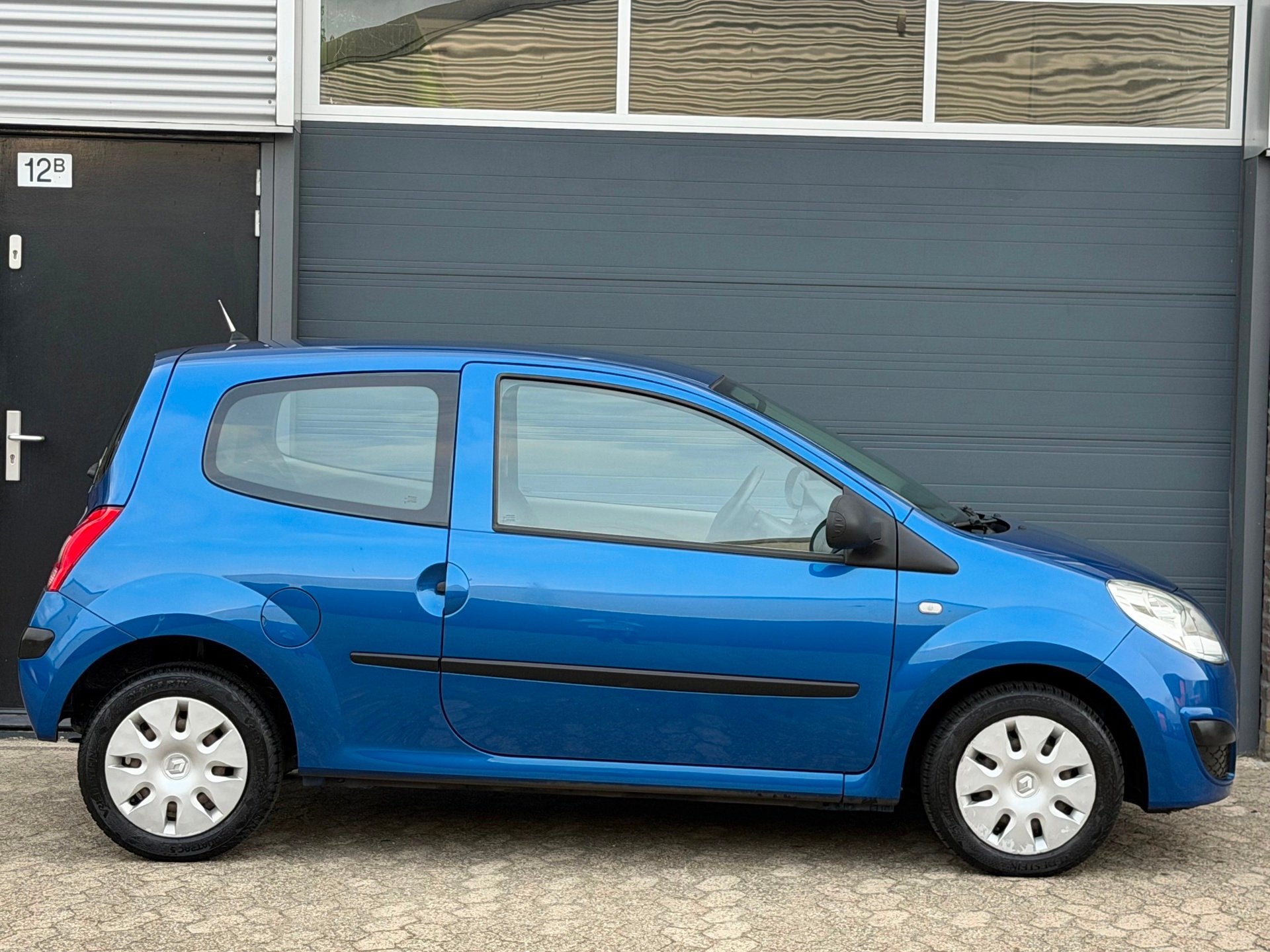 Renault Twingo 1.2 Authentique AIRCO NIEUW APK BOEKJES NAP, Voorwielaandrijving, Gebruikt, 4 cilinders, Origineel Nederlands