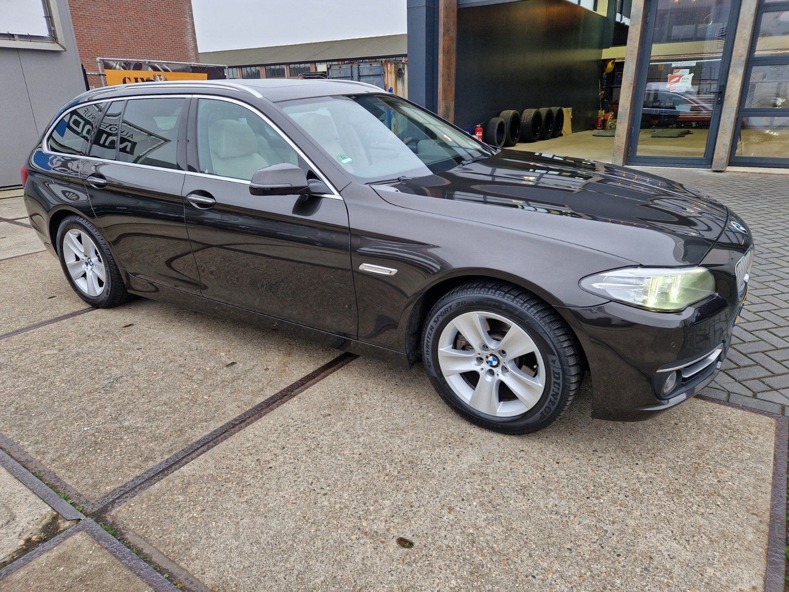 BMW 5-Serie 520I 135KW Touring Aut8 2014 Bruin, 4 cilinders, Stationwagon, Particulier, Xenon verlichting