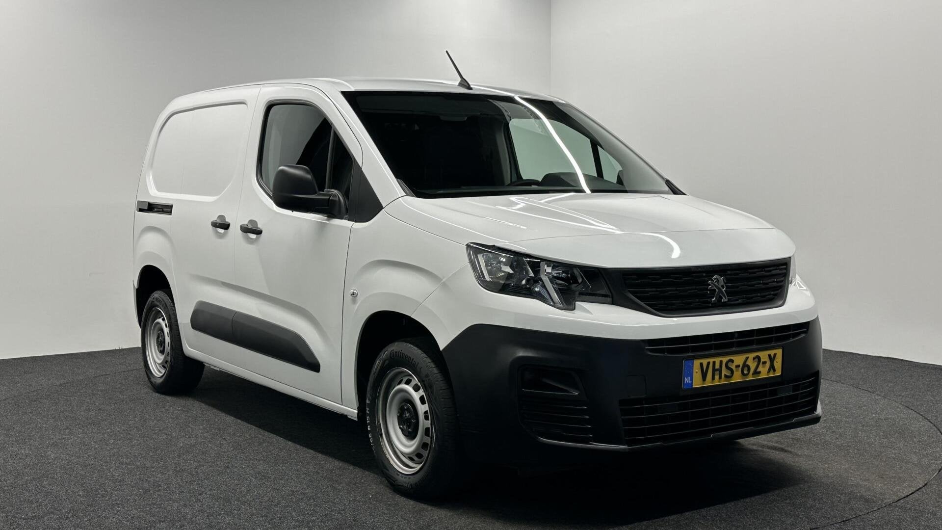 Peugeot Partner bestel 1.5 BlueHDI Pro AIRCO 28000 KM ., Auto's, Bestelauto's, Stof, Gebruikt, 4 cilinders, Met garantie (alle)