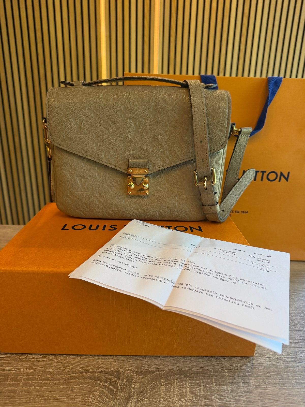 Louis Vuitton Pochette Metis Empreinte Taupe 2022 met bon, Lv lv, Schoudertasje, Ophalen of Verzenden, Zo goed als nieuw