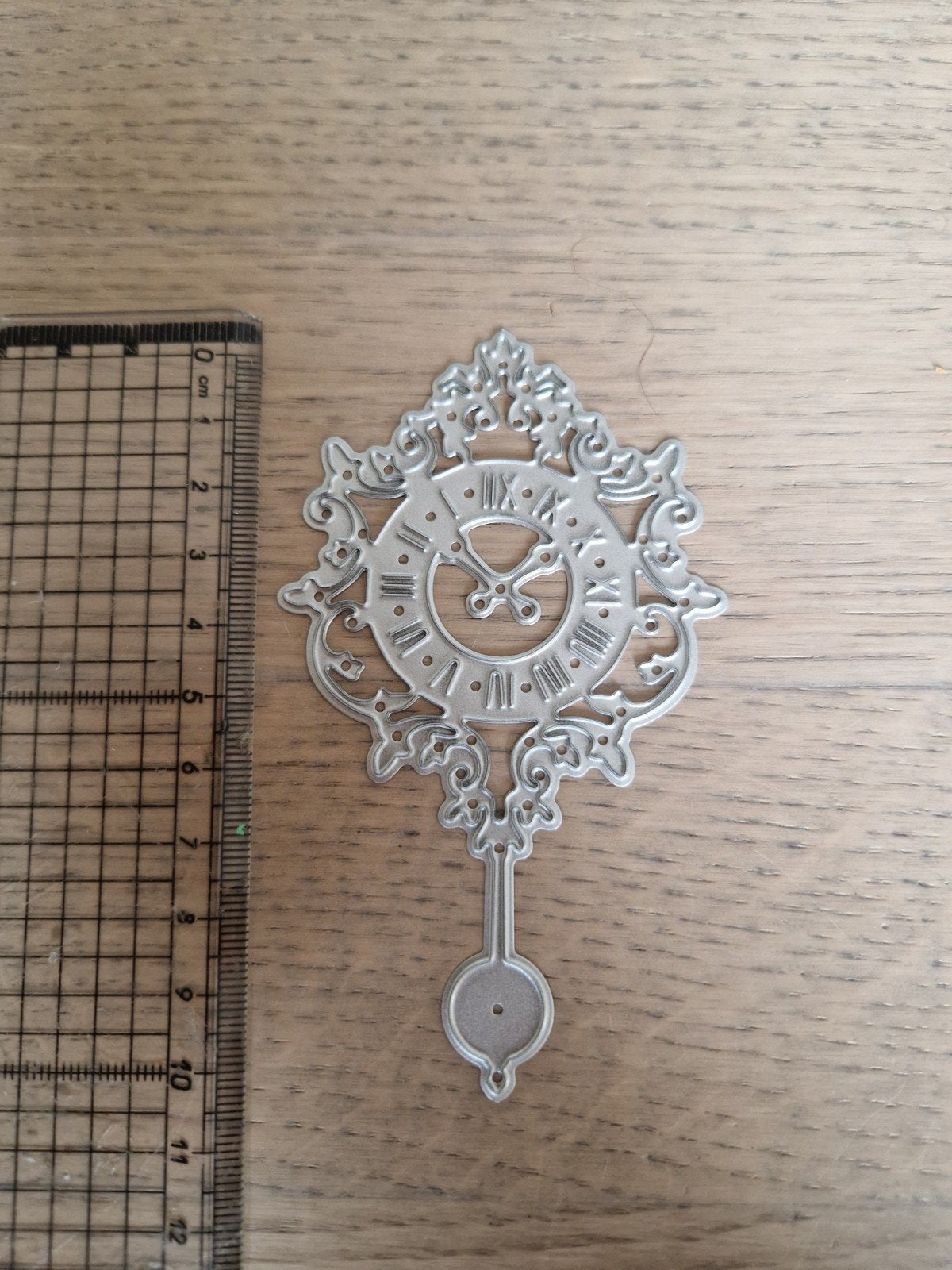 Metalen snijmal klok met slinger - voor knutselprojecten, Ophalen of Verzenden, Nieuw