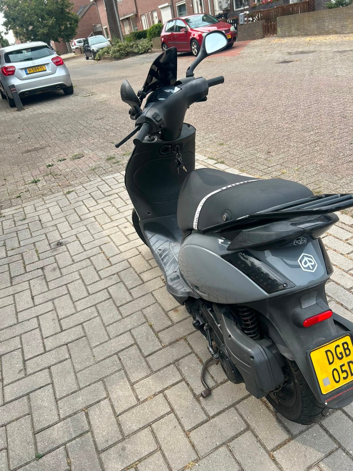 Piaggio Zip Scooter - Grijs, Goed Onderhouden, Fietsen en Brommers, Ophalen, Gebruikt, Maximaal 45 km/u, Zip