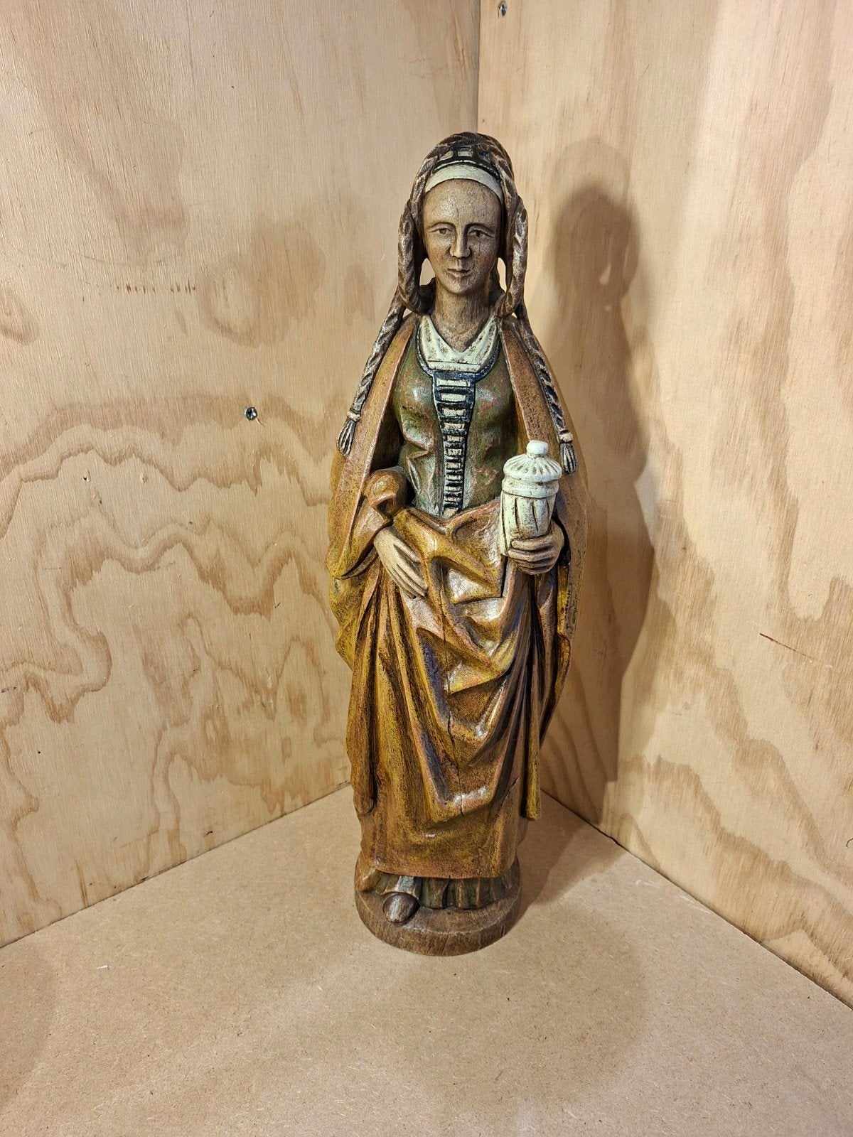 Vintage zwaar beeld van maria  magdalena met lantaarn, handg, Ophalen of Verzenden, 20 - 50 cm, Beeld, Klassiek
