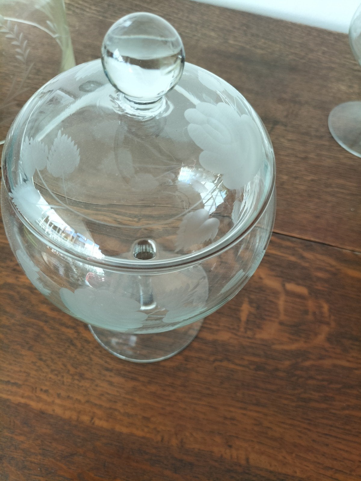 Geetst glaswerk stolp bonbonieres, Ophalen
