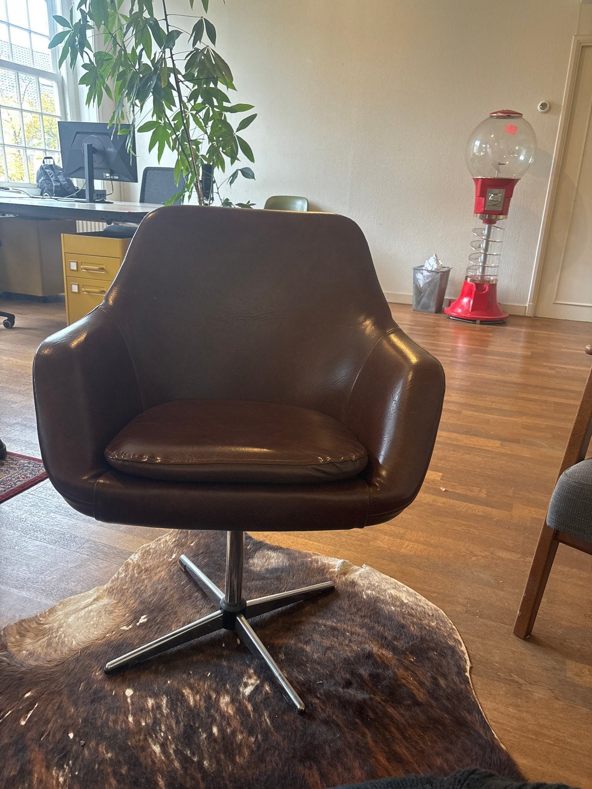 Vintage draaistoel, Ophalen, Gebruikt, 50 tot 75 cm, Leer