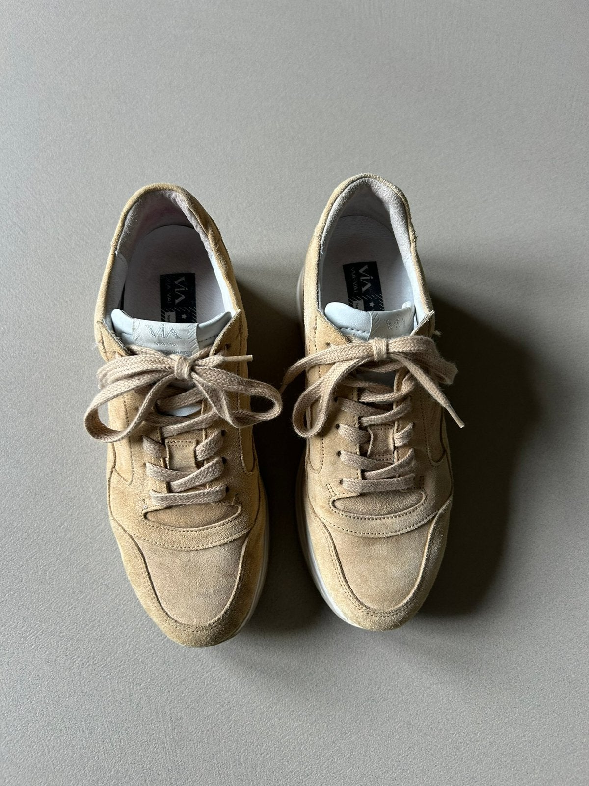 VIA VAI platformsneaker beige suede, Ophalen of Verzenden, Zo goed als nieuw, Beige, Sneakers of Gympen