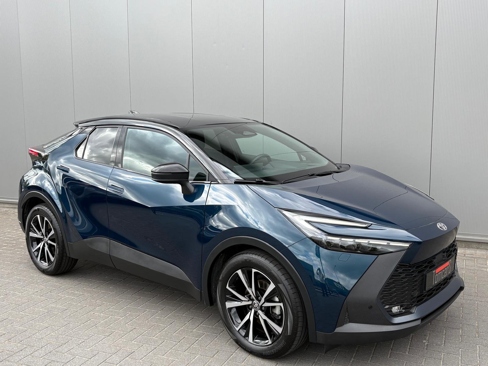Toyota C-HR 1.8 Hybrid 140PK First Edition Bi-Tone/Winter-pa, Auto's, Toyota, 4 cilinders, 700 kg, Blauw, Leder en Stof