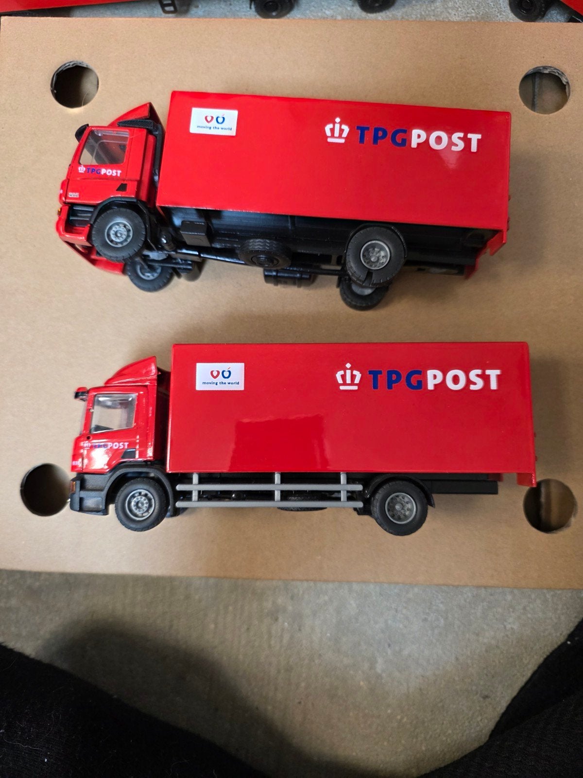 2 Stalen TPG Post Vrachtwagens, Overige merken, 1:50 of kleiner, Ophalen of Verzenden, Zo goed als nieuw