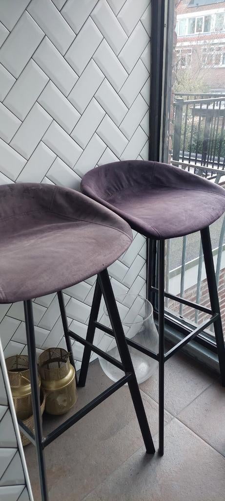 2 paarse barkrukken met zwart metalen onderstel, Gebruikt, Met voetsteun, 60 tot 90 cm, Ophalen of Verzenden