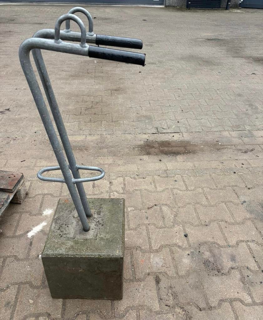 Solide fietsbeugel(s) met betonvoet totaal 10stuks, Ophalen, Zo goed als nieuw
