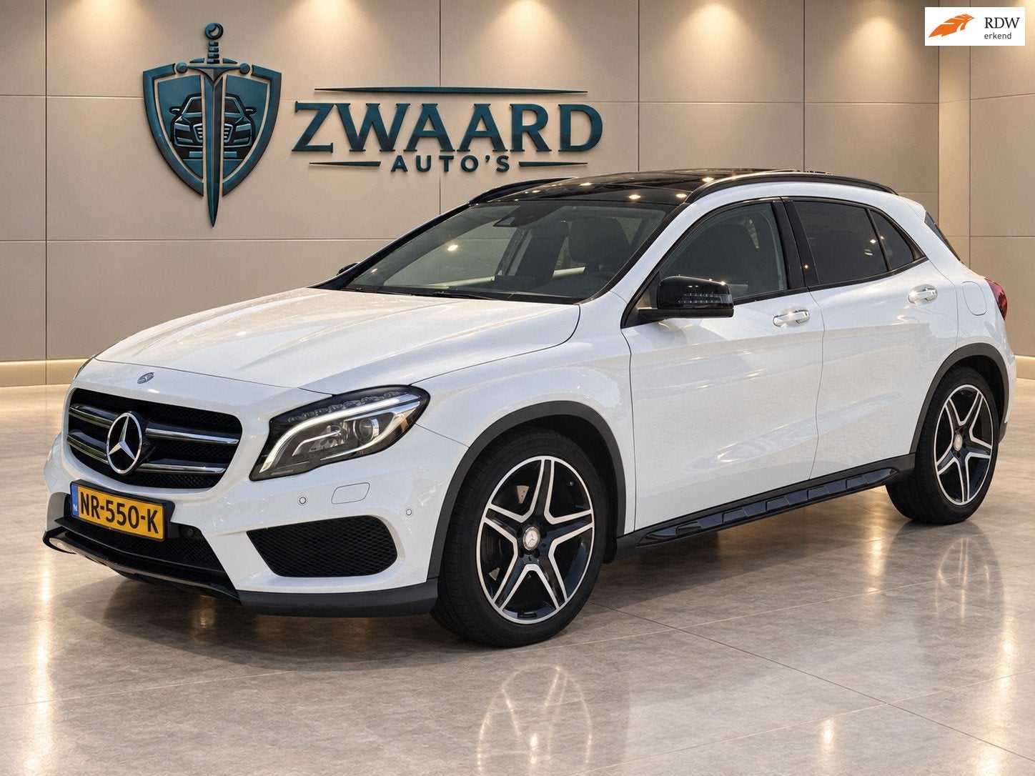 Mercedes-Benz GLA-klasse 250 4Matic Prestige AMG l Panoramad, Auto's, Automaat, Dealer onderhouden, 15 km/l, 4 cilinders