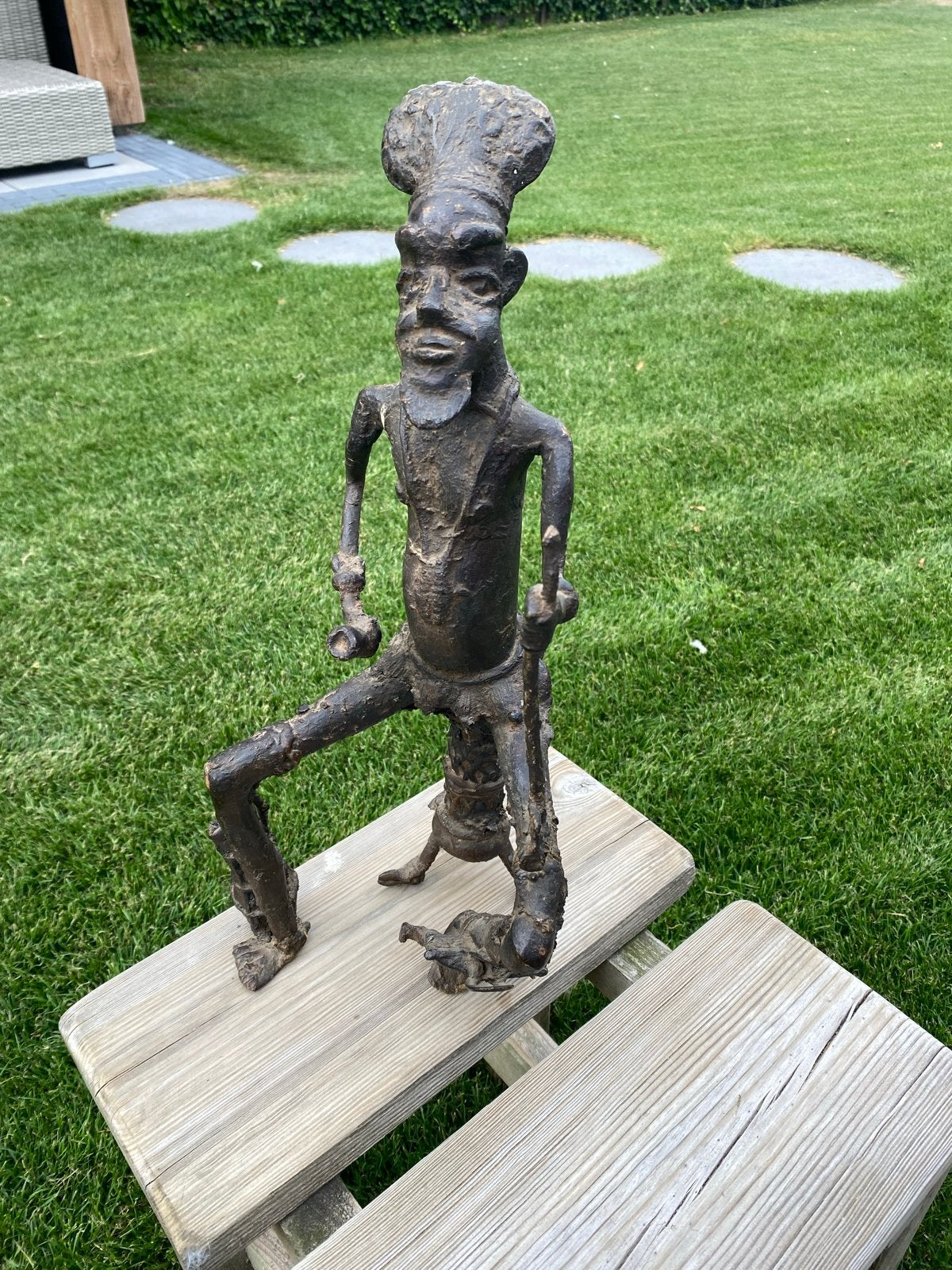 Bronzen beeld van zittende figuur, Bamileke/Bamum, Kameroen, Bruin, Afrika, Handgemaakt, Ophalen of Verzenden