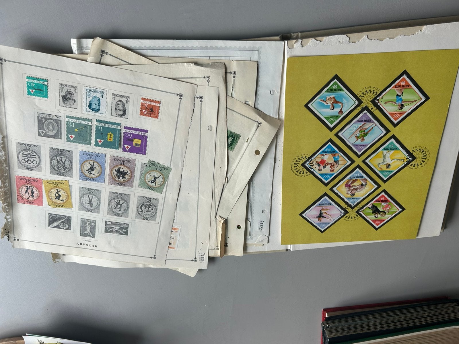 Album Griekenland en Hongarije, Postzegels en Munten, Postzegels | Volle albums en Verzamelingen, Verzenden, Buitenland