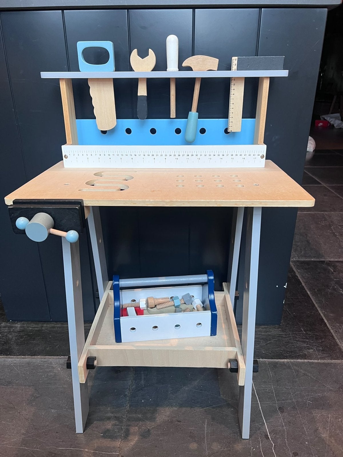 Houten Werkbank met Gereedschap en Schroeven, Ophalen, Zo goed als nieuw, Knutselen